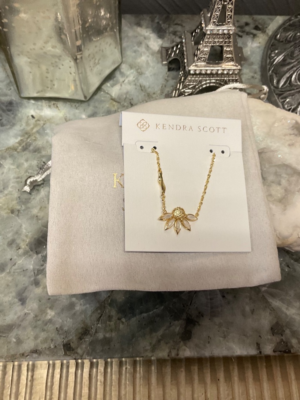 Kendra Scott Anya Flower Short Pendant Necklace in Ivory Mix - Picture 6 of 6